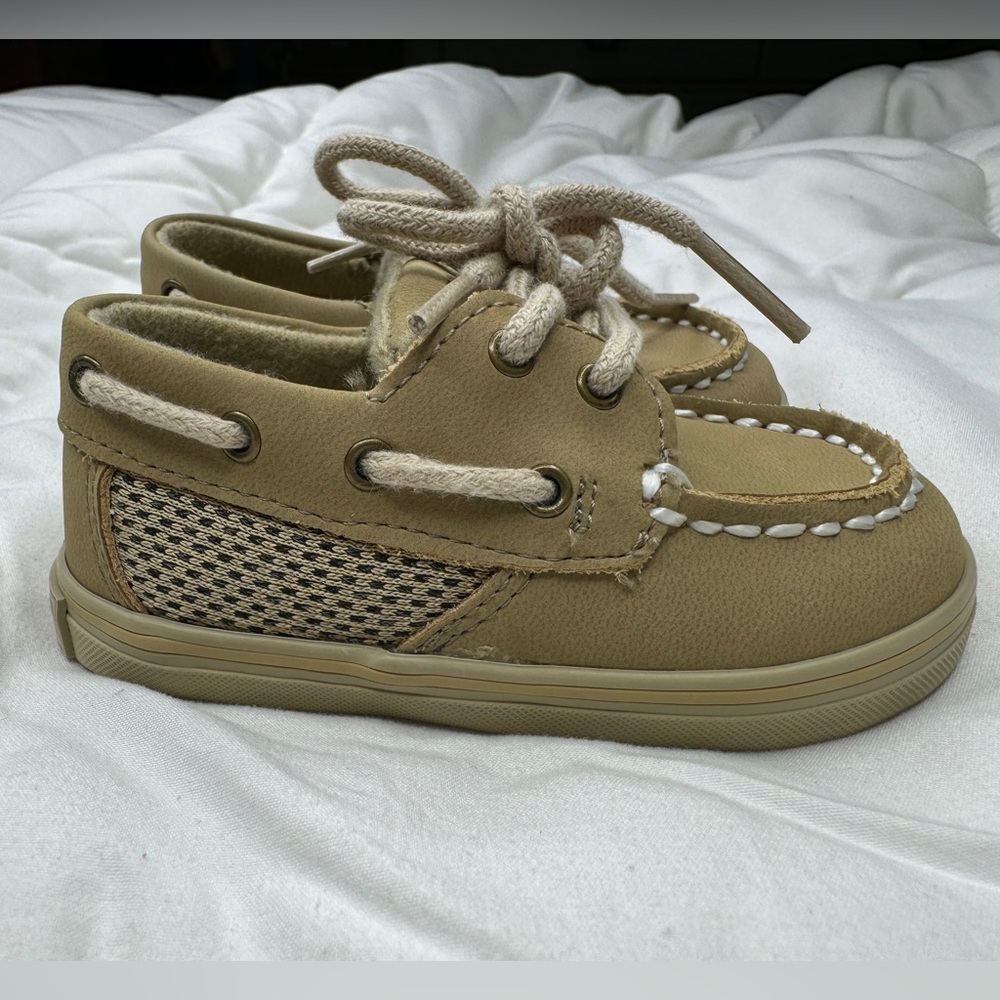New size 3 baby Sperrys